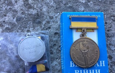 Диджей и военный Тапольский пожаловался на ржавую медаль участника боевых действий