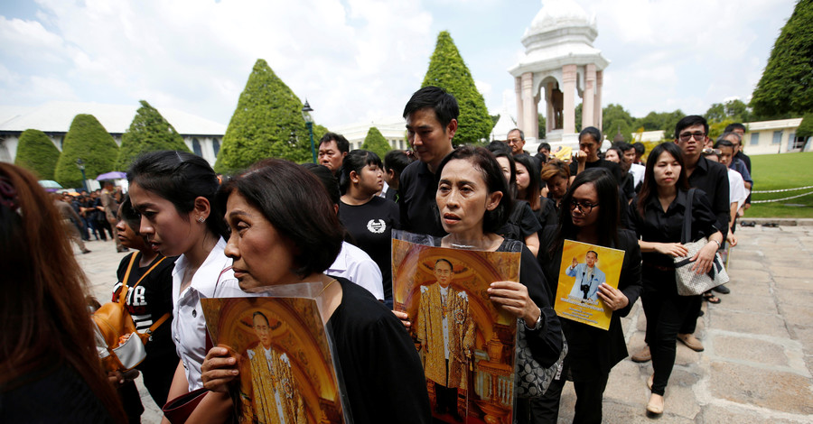 В МИД призвали украинцев одеваться в Таиланде в черные цвета