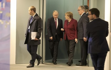 По сирийскому вопросу Меркель и Оланд разговаривали с Путиным жестче, чем по Донбассу