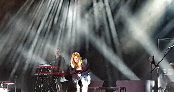 Лара Фабиан на концерте в Одессе выступала в пуховике