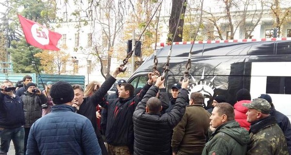 В Киеве владельцы МАФов избили коммунальщика