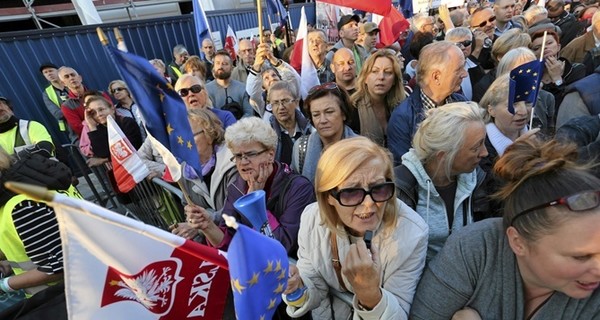Польские женщины устроили двухдневную забастовку