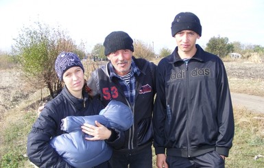 Под Одессой селянин вынес 4-х соседских детей из горящего дома