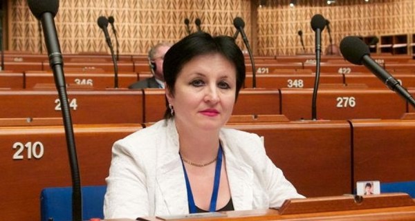 В Молдове кандидат в президенты Анна Гуцу продает обеды