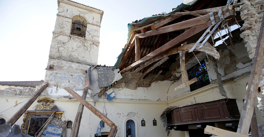 В результате землетрясения в Италии разрушены собор и храм