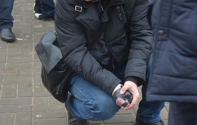 В Николаеве полицейский спас людей на рынке, зажав в руке гранату 