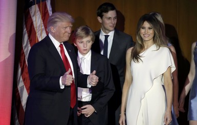 Мелания Трамп  в день победы супруга надела наряд от любимого дизайнера Клинтон