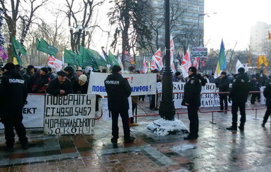 Киевская полиция и митингующие сравнялись в количестве 