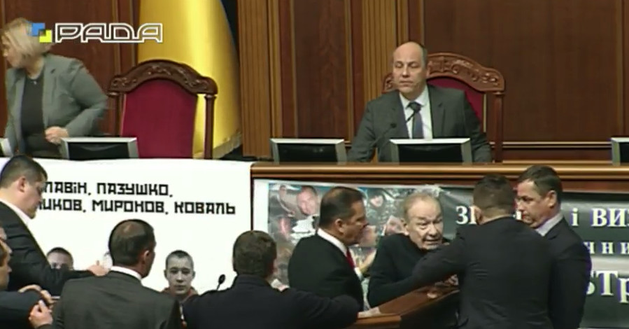 Скандал в Раде: Тимошенко руками Шухевича хотела объявить импичмент Порошенко?