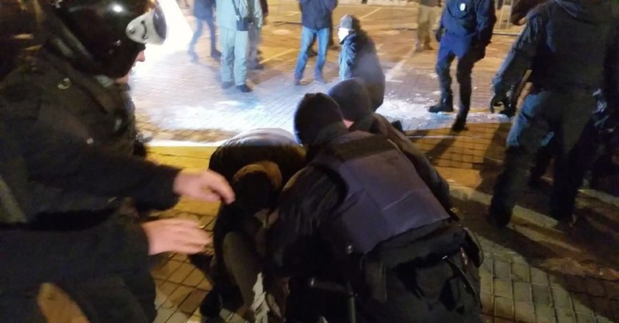 В Киеве начались столкновения из-за концерта Потапа и Насти - пострадал ребенок 