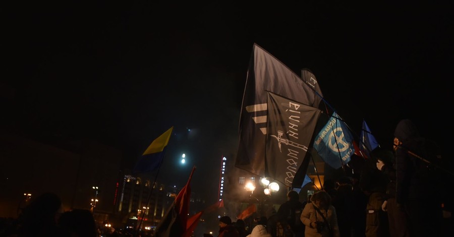 В Киеве разбили офис Виктора Медведчука