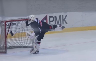 Хоккеист стал звездой интернета после танца на льду