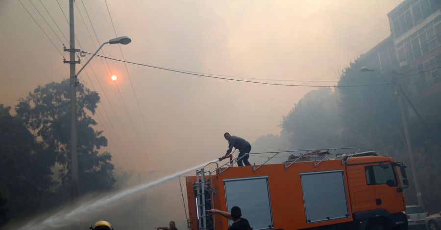 В Хайфе огромный пожар поглотил центр города 