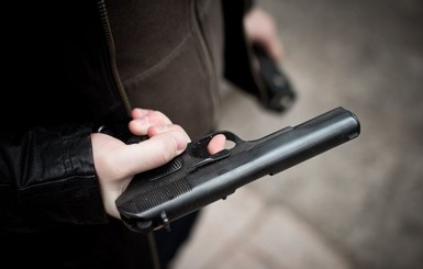 В Киеве неизвестный дважды прострелил мужчине ногу