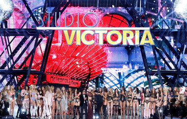 Самые яркие кадры грандиозного шоу Victoria's Secret