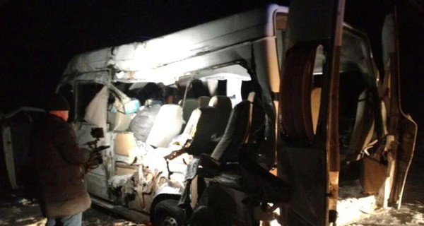В Днепропетровской области маршрутка врезалась в грузовик, погибли пятеро