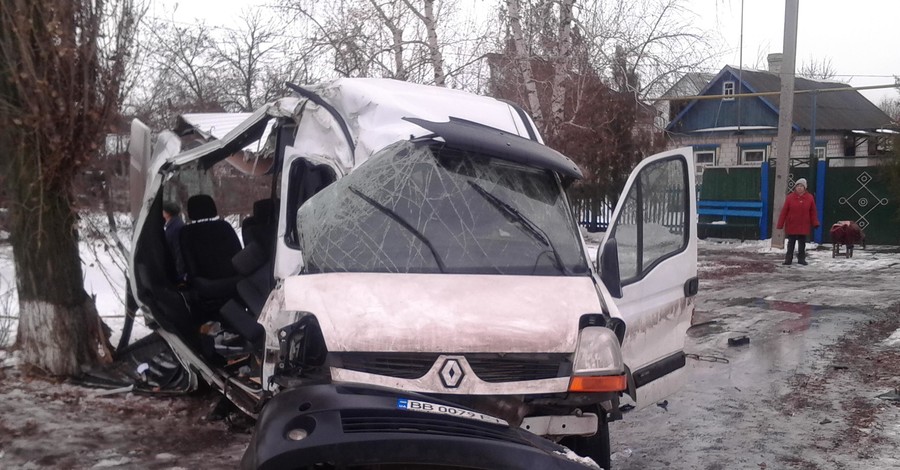 В Луганской области в ДТП с маршруткой пострадали десять человек