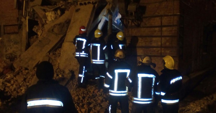 В Чернигове из-под завалов достали 12-летнего ребенка