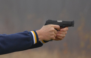 В Киеве разбойники трижды выстрелели в водителя ради барсетки
