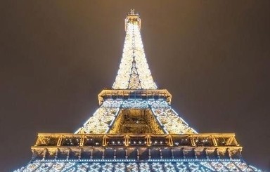 В Париже закрыли Эйфелеву башню из-за забастовки персонала