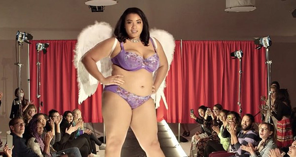 Обычные женщины воссоздали дефиле ангелов Victoria's Secret