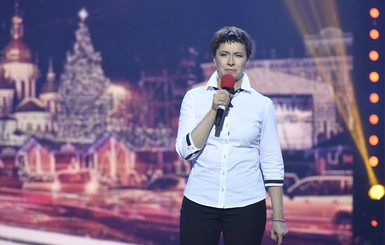 Новогодние образы звезд: Елена Кравец стала Надеждой Савченко, а Настя Каменских оказалась в бокале