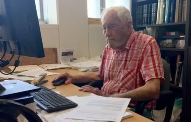 102-летнему профессору  разрешили работать в университете