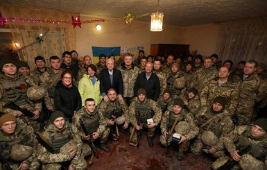 Порошенко с американскими сенаторами посетил Донбасс