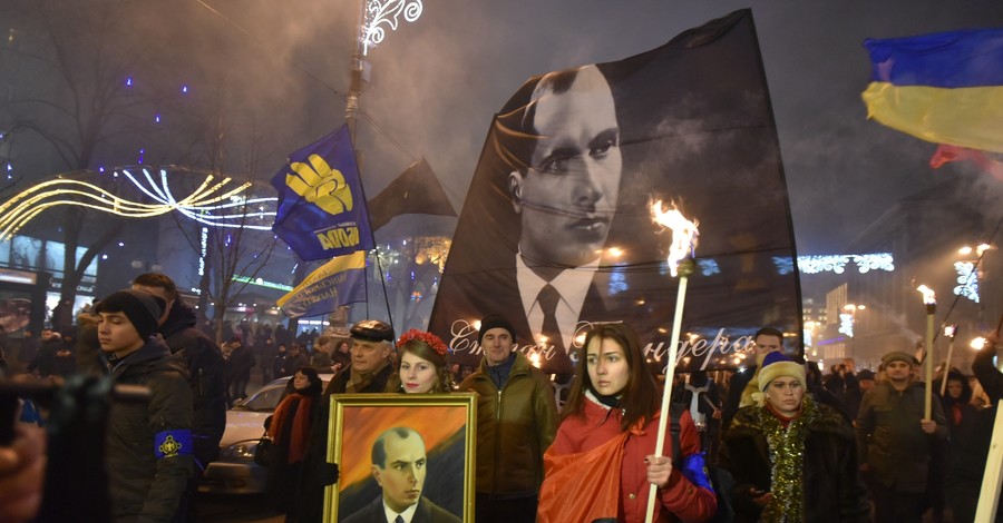 В Киеве прошло факельное шествие ко дню рождения Бандеры