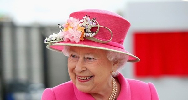 Королева Елизавета II едва не погибла от рук охранника Букингемского дворца