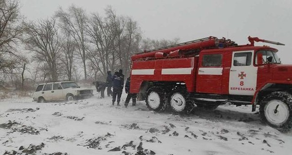 Рождество глазами спасателей: 1,5 тысячи вызовов и 35 сантиметров снега 
