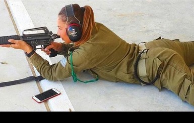 Снимки сексуальных девушек-военных Израиля покорили Интернет
