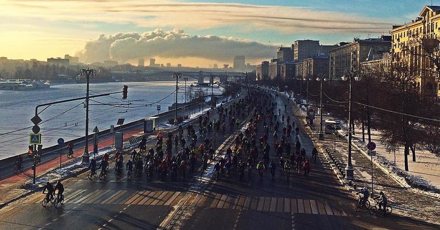 В Москве при -28 устроили массовый велопробег
