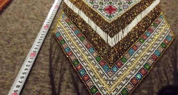 Бывшая милиционер из Кривого Рога сплела самое большое в мире украшение из бисера