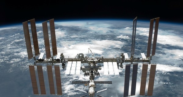 Астронавты МКС вышли в открытый космос и успешно заменили батареи