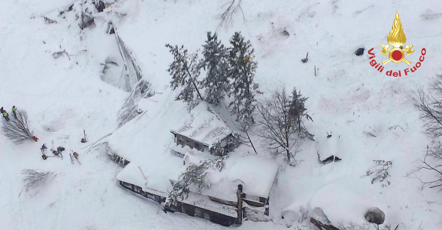 СМИ: 30 человек погибли в итальянской гостинице после схода лавины 