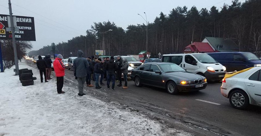 Из-за автомитинга перекрыли въезды в Киев