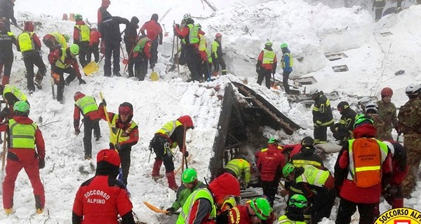 Из-под завалов отеля в Италии достали тела всех жертв