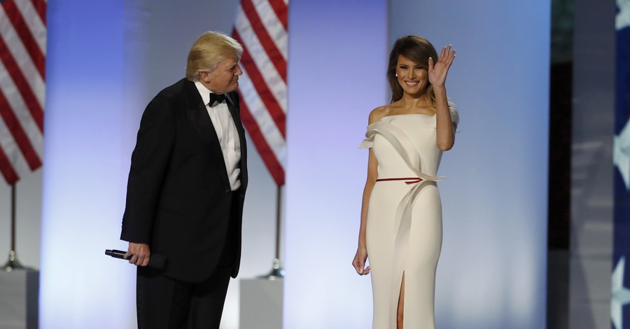 Французский дизайнер рассказал подробности создания платья для Мелании Трамп