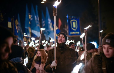 В Киеве прошло факельное шествие в честь Героев Крут: фоторепортаж