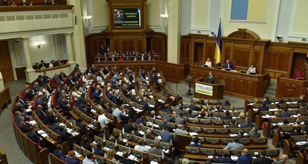 Из-за Авдеевки депутаты призывают Парубия созвать внеочередное заседание Рады