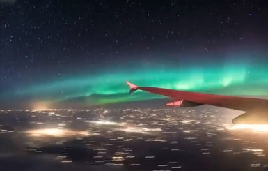 В Сети показали кадры полета над северным сиянием 
