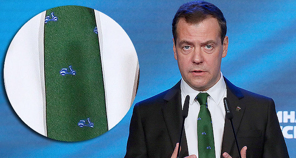 Дмитрий Медведев удивил галстуком с мопедами