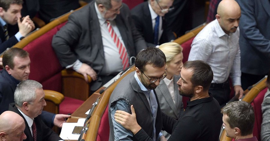 Стилист: Порванный пиджак депутата Лещенко может стоить 20 тысяч гривен