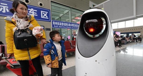 В Китае впервые вышел на работу патрульный робот