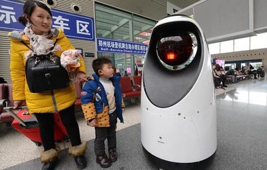 В Китае впервые вышел на работу патрульный робот