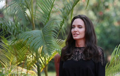 Анджелина Джоли впервые заговорила о разводе с Брэдом Питтом и едва не расплакалась
