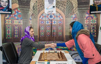 Финал ЧМ-2017 по шахматам: Музычук сыграла первую партию вничью