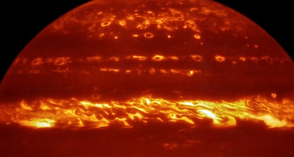 В сети появилось уникальное фото гигантского урагана Юпитера