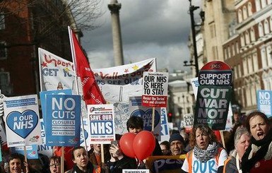 Десятки тысяч лондонцев протестовали против сокращений расходов на здравоохранение